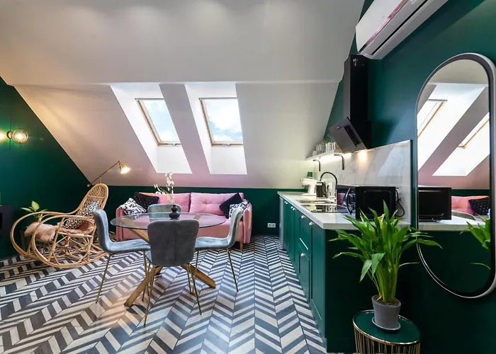 Luxurious Flat Near Opera Theatre-Self Check-In & Netflix